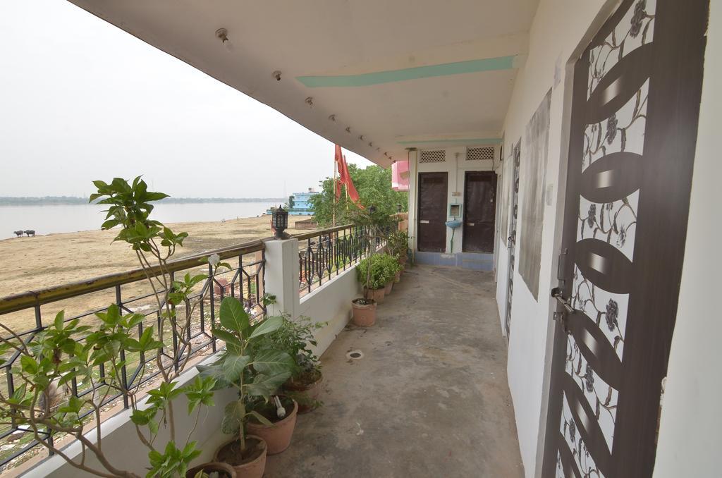 Ganga Paying 2* Varanasi