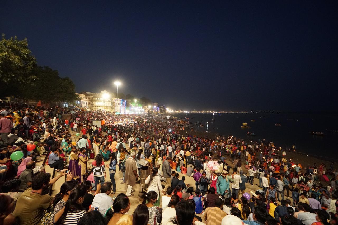 Ganga Paying Varanasi