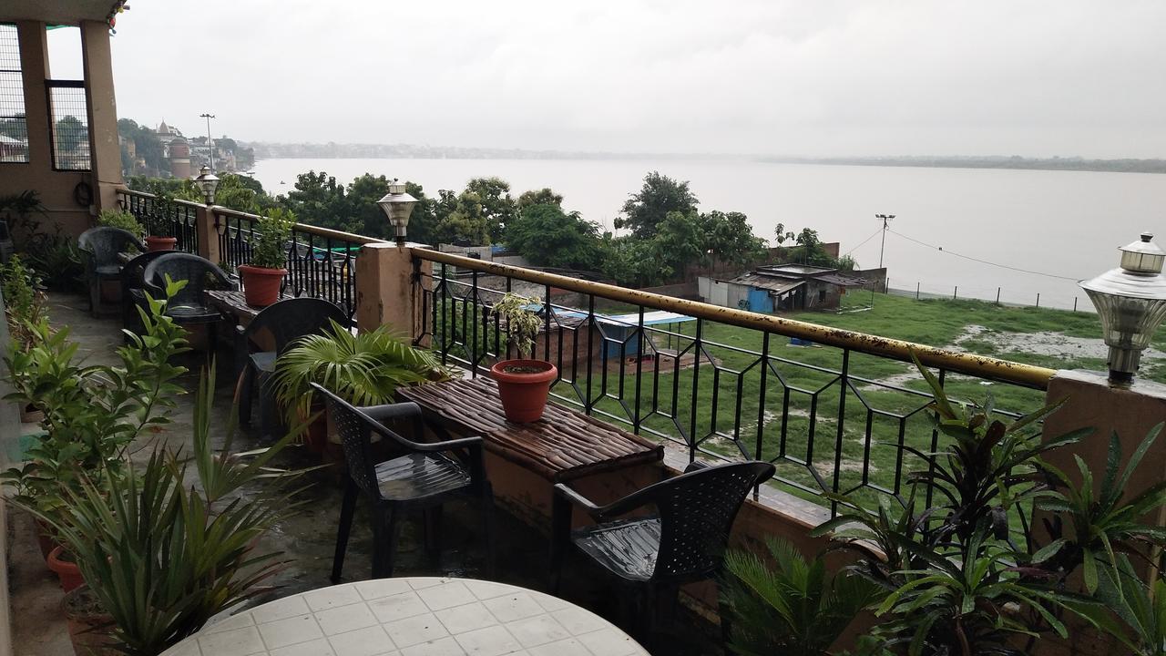 Ganga Paying 2* Varanasi
